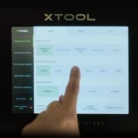xTool MetalFab 1200w schermo touchscreen