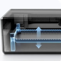 xTool X1 con base AutoLift per regolare l'altezza del piano di lavoro