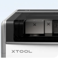 xTool X1 che combina taglio CO2 e incisione Galvo ad alta velocità